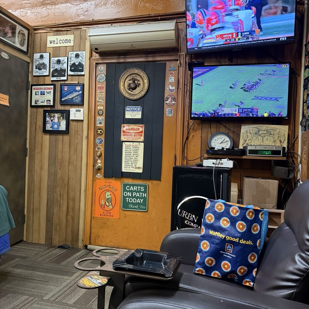 TVs were on but not so loud I couldn't keep good conversation w the others hanging out