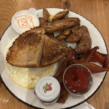 LUCIE drink + dine - All American Breakfast - Bars Near Me - Boston, Massachusetts
