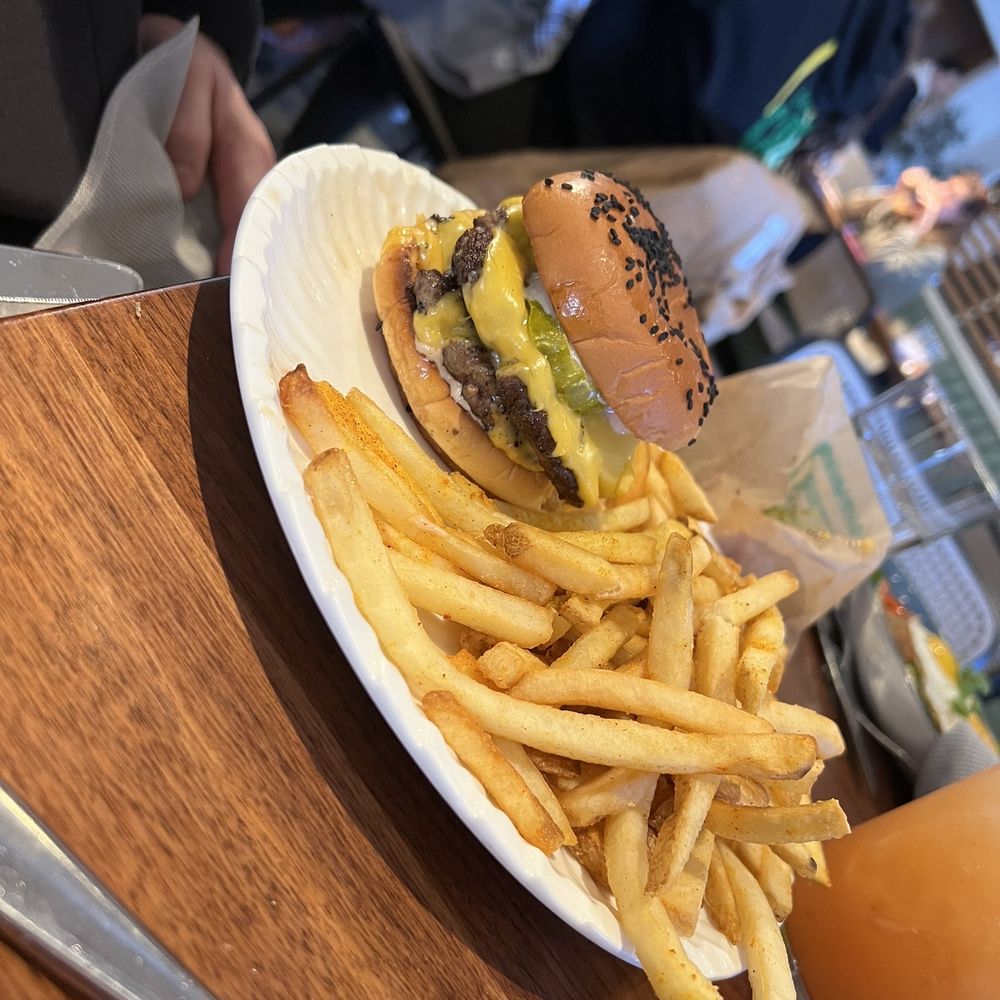 The Smith - Burger - New American Near Me - Washington, DC, District of Columbia