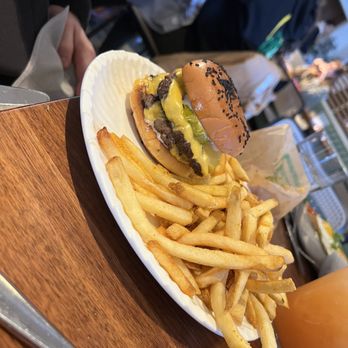 The Smith - Burger - New American Near Me - Washington, DC, District of Columbia The Smith - Burger - New American Near Me - Washington, DC, District of Columbia