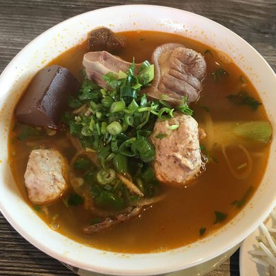 Hue Oi Vietnamese Cuisine by null