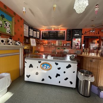 Mortons Moo Homemade Ice Cream - Inside - Ice Cream & Frozen Yogurt Near Me - Ellsworth, Maine Mortons Moo Homemade Ice Cream - Inside - Ice Cream & Frozen Yogurt Near Me - Ellsworth, Maine