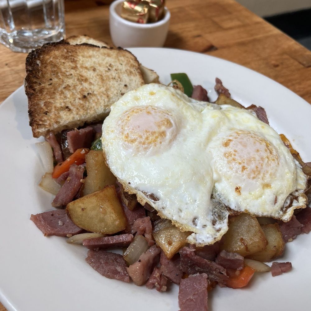 Harney Street Cafe - Corned Beef Hash - Cafes Near Me - Portland, Oregon