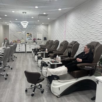 Hollywood Nails - The setup in the salon - Nail Salons Near Me - Sacramento, California Hollywood Nails - The setup in the salon - Nail Salons Near Me - Sacramento, California