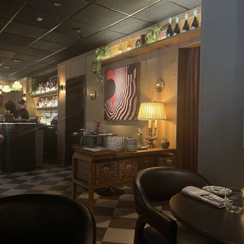 Sparrow Wine Bar - Interior - Wine Bars Near Me - Orlando, Florida Sparrow Wine Bar - Interior - Wine Bars Near Me - Orlando, Florida