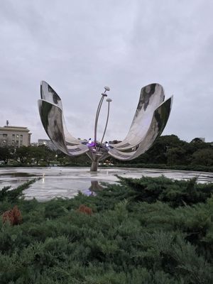 Floralis Generica by null