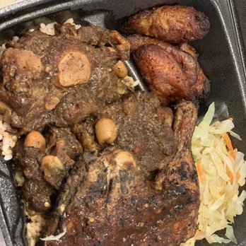 Mercy's Jamaican Kitchen - Oxtail and Jerk Chicken plate for 15$ - Caribbean Near Me - Columbus, Georgia