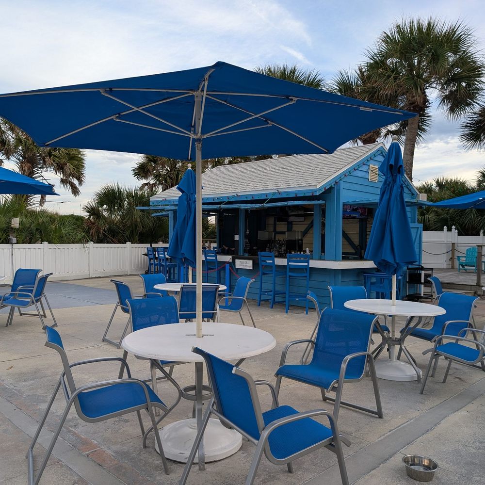 Guy Harvey Resort St Augustine Beach - poolside bar - Resorts Near Me - Saint Augustine Beach, Florida Guy Harvey Resort St Augustine Beach - poolside bar - Resorts Near Me - Saint Augustine Beach, Florida