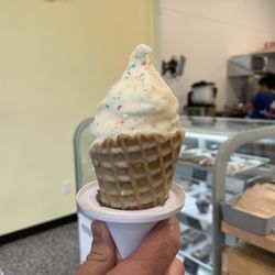 Dreamette Aberdeen - Medium Cake Batter Dipped Vanilla Ice Cream Waffle Cone