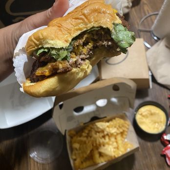 Shake Shack Winter Park - Burgers Near Me - Winter Park, Florida Shake Shack Winter Park - Burgers Near Me - Winter Park, Florida