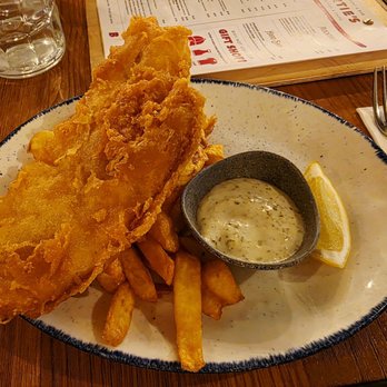 Berties Proper Fish & Chips - Battered Haddock with twice-cooked chips - Fish & Chips Near Me - Edinburgh, EDH Berties Proper Fish & Chips - Battered Haddock with twice-cooked chips - Fish & Chips Near Me - Edinburgh, EDH