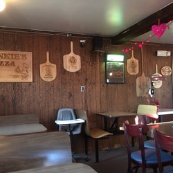 Frankie's Pizza - Inside