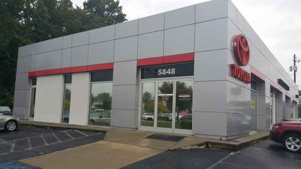 WORLD TOYOTA COLLISION CENTER - Updated June 2025 - 15 Photos & 39