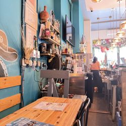 El Mariachi - Inside