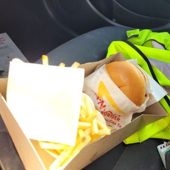 In-N-Out Burger - Fast Food Near Me - Milpitas, California