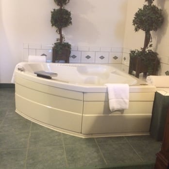 Northern Inn - Jacuzzi tub in the Jacuzzi Suite - Hotels Near Me - Republic, Washington Northern Inn - Jacuzzi tub in the Jacuzzi Suite - Hotels Near Me - Republic, Washington