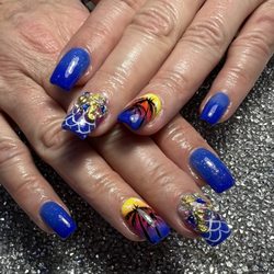 Vivian's Nails Spa - Ocean scene with palm trees and birds. The other finger had a star fish and sea horse with the white mermaid design.
