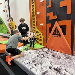 Big Air Raleigh - Climbing wall