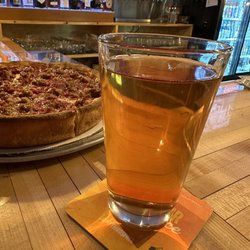 Stucs Pizza - Deep dish pizza