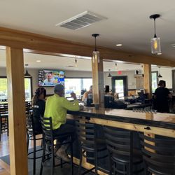 Junior’s Too - Inside view
