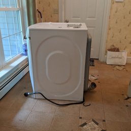 Dryer left in the hallway with loose screws on top. Dryer left in the hallway with loose screws on top.