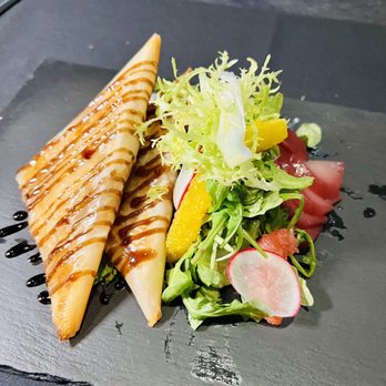 Idlewyld Restaurant - Camembert, Dried Apple & Fig Phyllo Triangles - American Near Me - London, Ontario