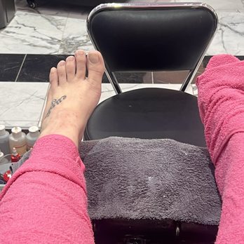High Class Nails - Taking a photo after letting them know what they did to me and it was burning and leaking clear liquid. - Nail Salons Near Me - Webster, Texas High Class Nails - Taking a photo after letting them know what they did to me and it was burning and leaking clear liquid. - Nail Salons Near Me - Webster, Texas