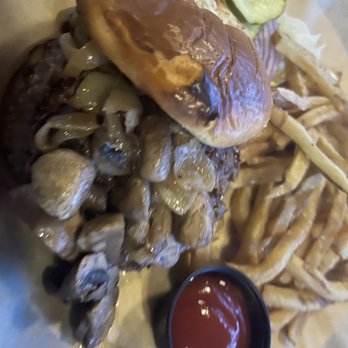 Glen Cove Hotel & Restaurant - With sautéed mushrooms and onions - Hotels Near Me - Onset, Massachusetts Glen Cove Hotel & Restaurant - With sautéed mushrooms and onions - Hotels Near Me - Onset, Massachusetts
