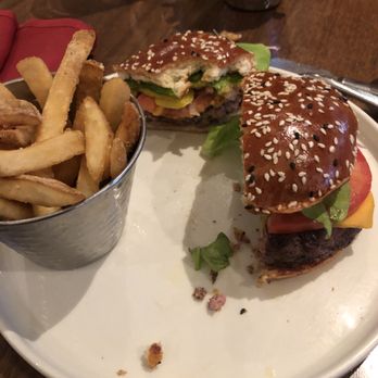 Gordon Ramsay Burger Las Vegas - $26 WTF - Burgers Near Me - Las Vegas, Nevada