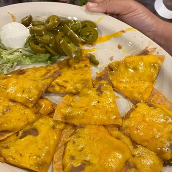 Dos Banderas - Bean & Chees Nachos Served with jalapenos, sour cream & guacamole. Small $5.49   Large $6.99 - Tex-Mex Near Me - Garland, Texas
