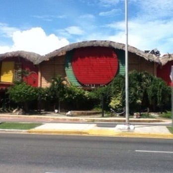 Señor Frog's - They had an unbeatable location, now left abandoned. - Mexican Near Me - Cancún, ROO