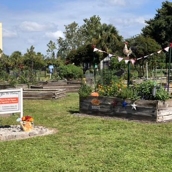 Lakes Regional Park - Community Garden masterpiece - Parks Near Me - Fort Myers, Florida Lakes Regional Park - Community Garden masterpiece - Parks Near Me - Fort Myers, Florida
