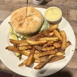 Red Maple Inn - Chicken sandwich w hand cut fries