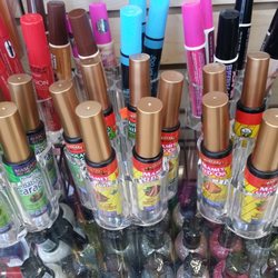Double Discount Store - All different mascaras in bargain prices