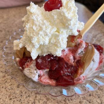 Graeter's Ice Cream - Elena's Pb&J sundae - Ice Cream & Frozen Yogurt Near Me - Cincinnati, Ohio Graeter's Ice Cream - Elena's Pb&J sundae - Ice Cream & Frozen Yogurt Near Me - Cincinnati, Ohio