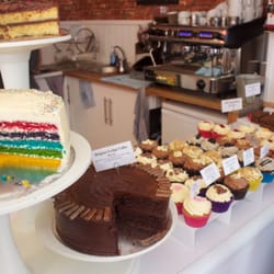 Cloud 9 - The famous rainbow cake