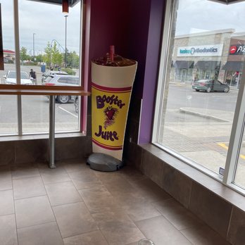 Booster Juice - the inside of a fast food restaurant - Juice Bars & Smoothies Near Me - Woodbridge (Vaughan), Ontario