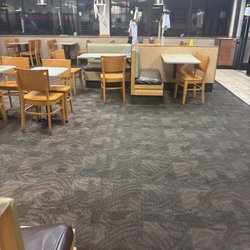 Wendy's - Seating