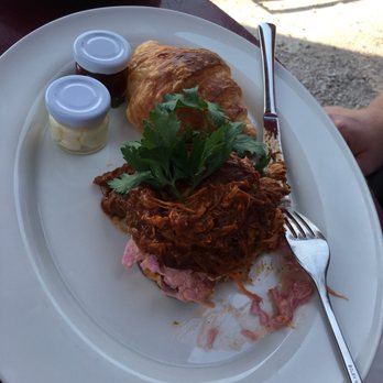 Dinzler Kaffeerösterei - Pulled pork "armer ritter" (toast/egg thingie, delicious!) - Cafes Near Me - Irschenberg, BY