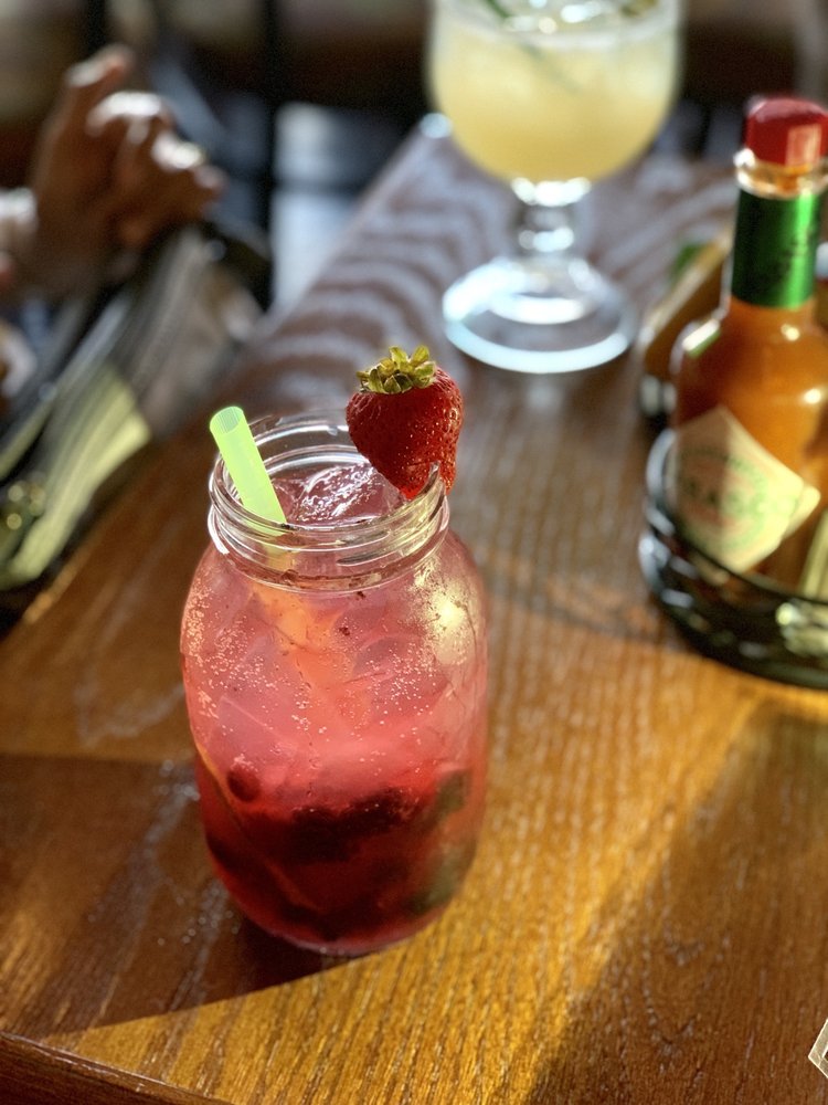 POCKETS BILLIARDS WINGS & BEER Updated May 2024 11 Photos & 17