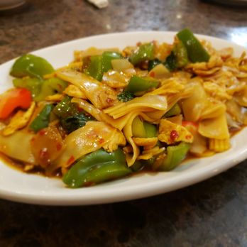 Dan's Kitchen - Delicious Drunken Noodle Chicken dish! - Asian Fusion Near Me - Sturgeon Bay, Wisconsin Dan's Kitchen - Delicious Drunken Noodle Chicken dish! - Asian Fusion Near Me - Sturgeon Bay, Wisconsin