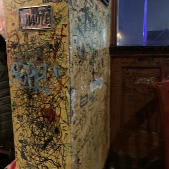 Brooklyn Bros. Pizzeria - Inside walls. Add your own work of art. - Pizza Near Me - Everett, Washington