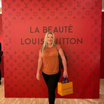 Le Café Louis Vuitton - Cafes Near Me - New York, New York Le Café Louis Vuitton - Cafes Near Me - New York, New York