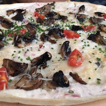 Speisewerkstatt - Der Flammkuchen mit Steinpilzen, sehr gut. Speisewerkstatt Bln-Nikolassee - German Near Me - Berlin, BE