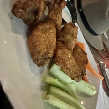 Griffins Grill - Lemon Pepper Wings - Karaoke Near Me - Los Alamitos, California