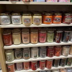 Yankee Candle - Lots of colors and aromas