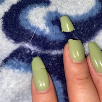 VIP Nails & Spa - All cracking in the middle - Nail Salons Near Me - Burbank, Illinois