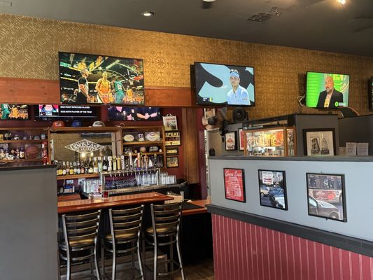 Gino's East of Chicago by null