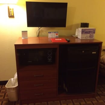 Econo Lodge Midtown - In the bedroom - Hotels Near Me - Albuquerque, New Mexico