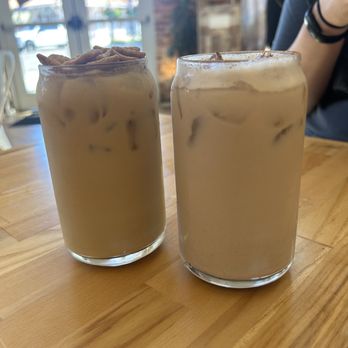 Three Birds Cafe - Cinnamon Toast Crunch Latte and Chai Latte - Cafes Near Me - Winter Garden, Florida